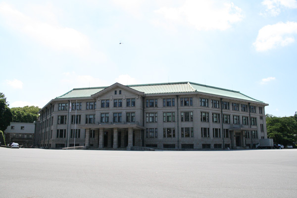 宮内庁庁舎.jpg